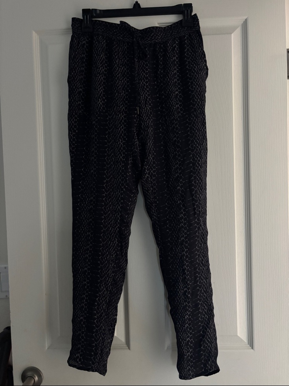 Joie 100% Silk Theron Snakeskin Pattern Black Drawstring Pants Sz XS